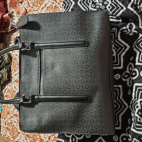 GUESS handbag - Picture 2 of 7